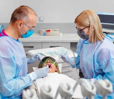 Ząb zatrzymany – jakie są jego objawy i jak go leczyć?